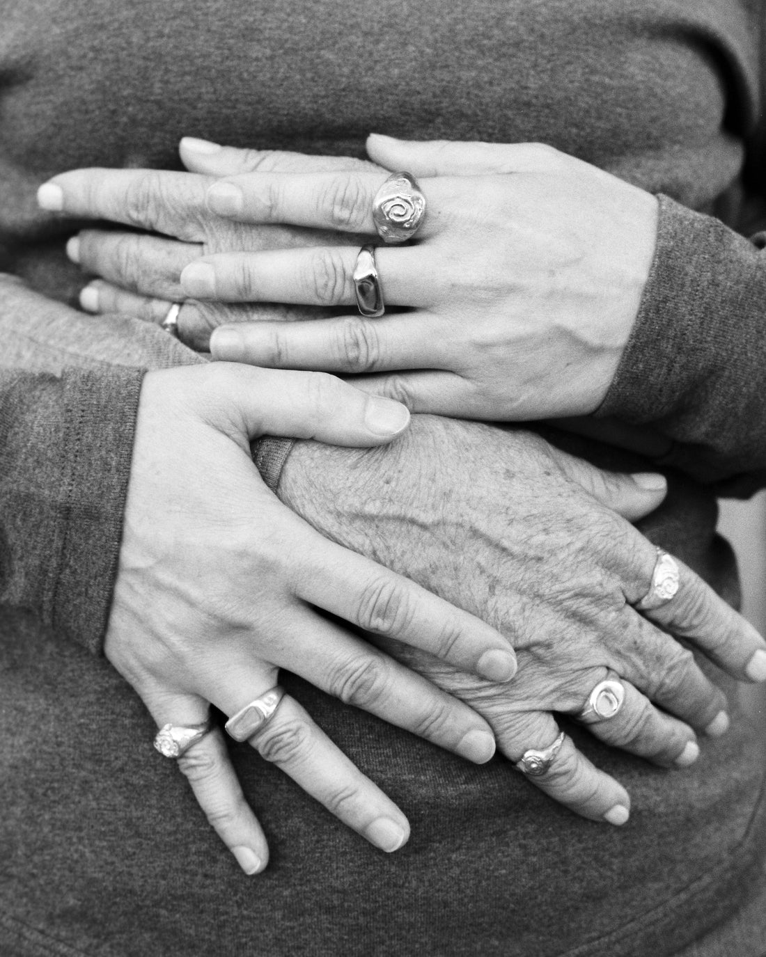 Sesión de fotos de joyería artesanal con María y Carmela