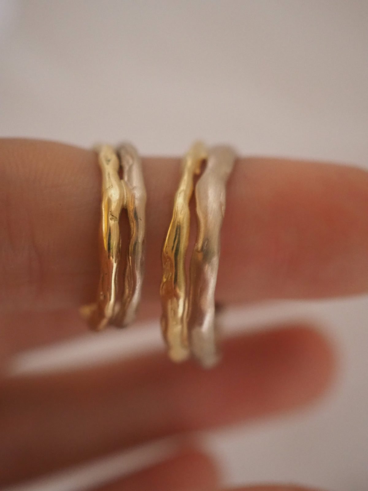 Alianzas de oro artesanales hechas a mano en Valencia
