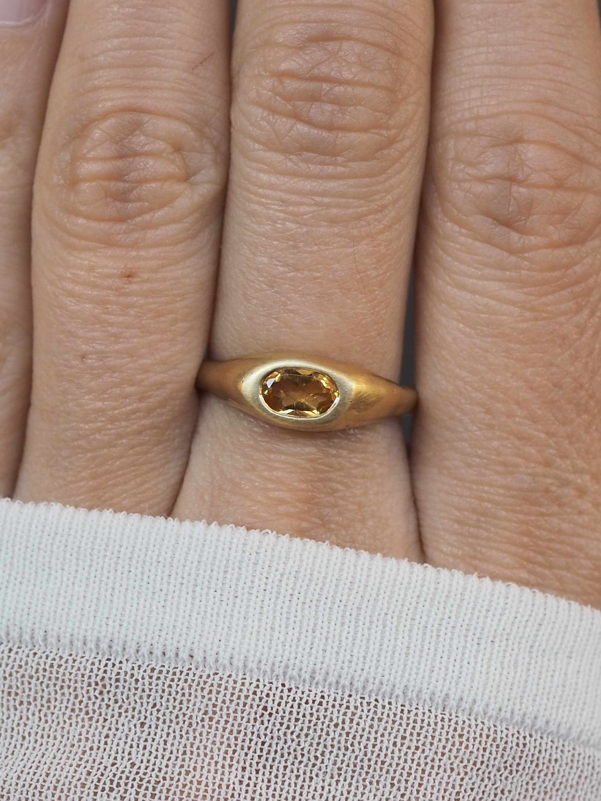Anillo de compromiso hecho a mano en nuestro taller de Valencia