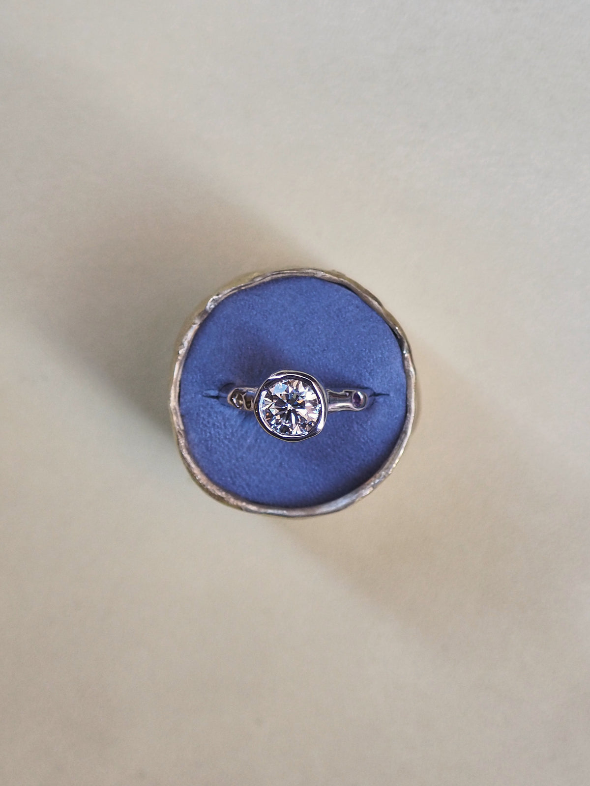 Anillo de compromiso hecho a mano en Valencia en nuestro taller