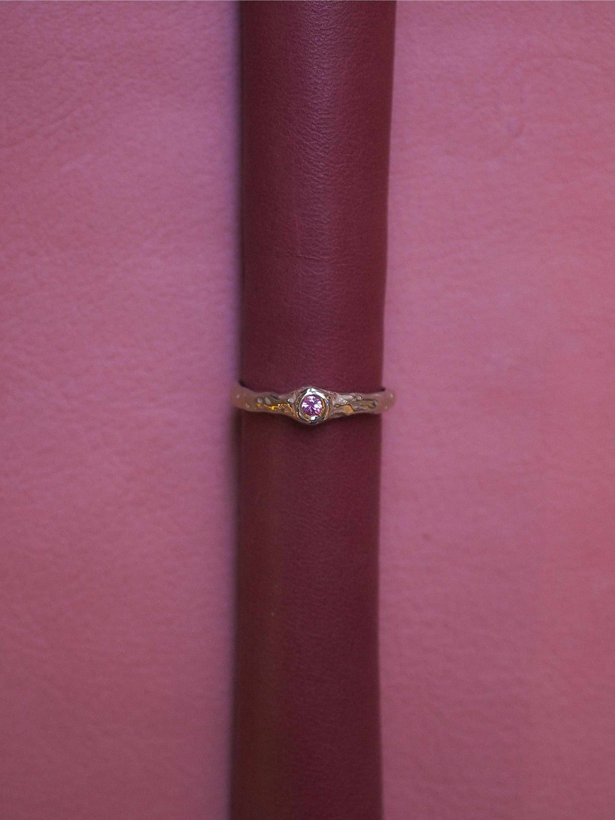 Anillo de pedida hecho a mano en Valencia en nuestro taller de joyería