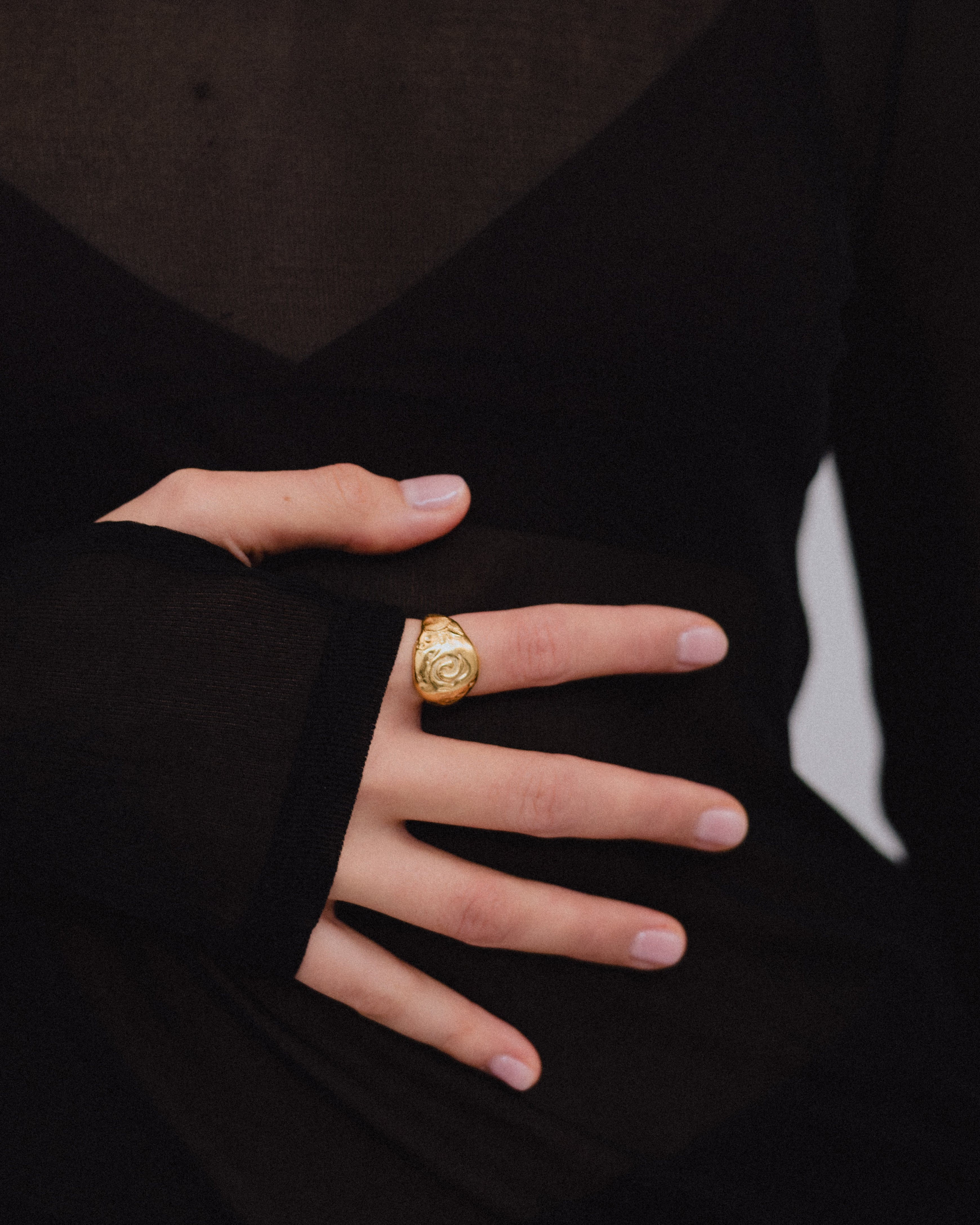 Anillo Claror dorado, hecho a mano en plata de ley en València
