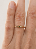 Anillo único realizado en oro amarillo de 18K, trabajado artesanalmente en nuestro taller de Valencia.
