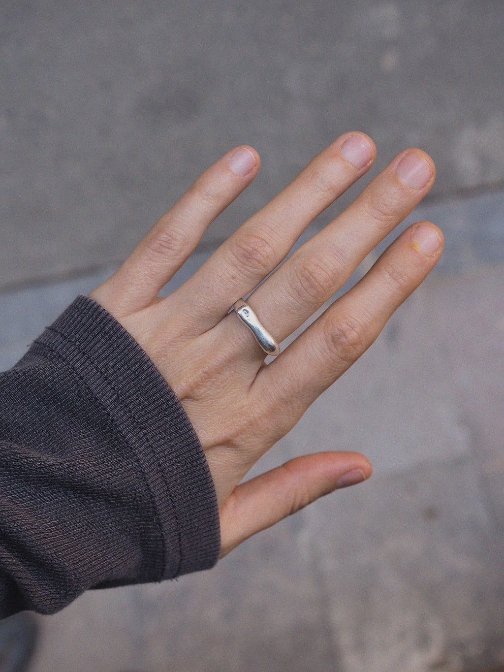 Anillo sello de plata de ley Melted Signet I, hecho a mano en València
