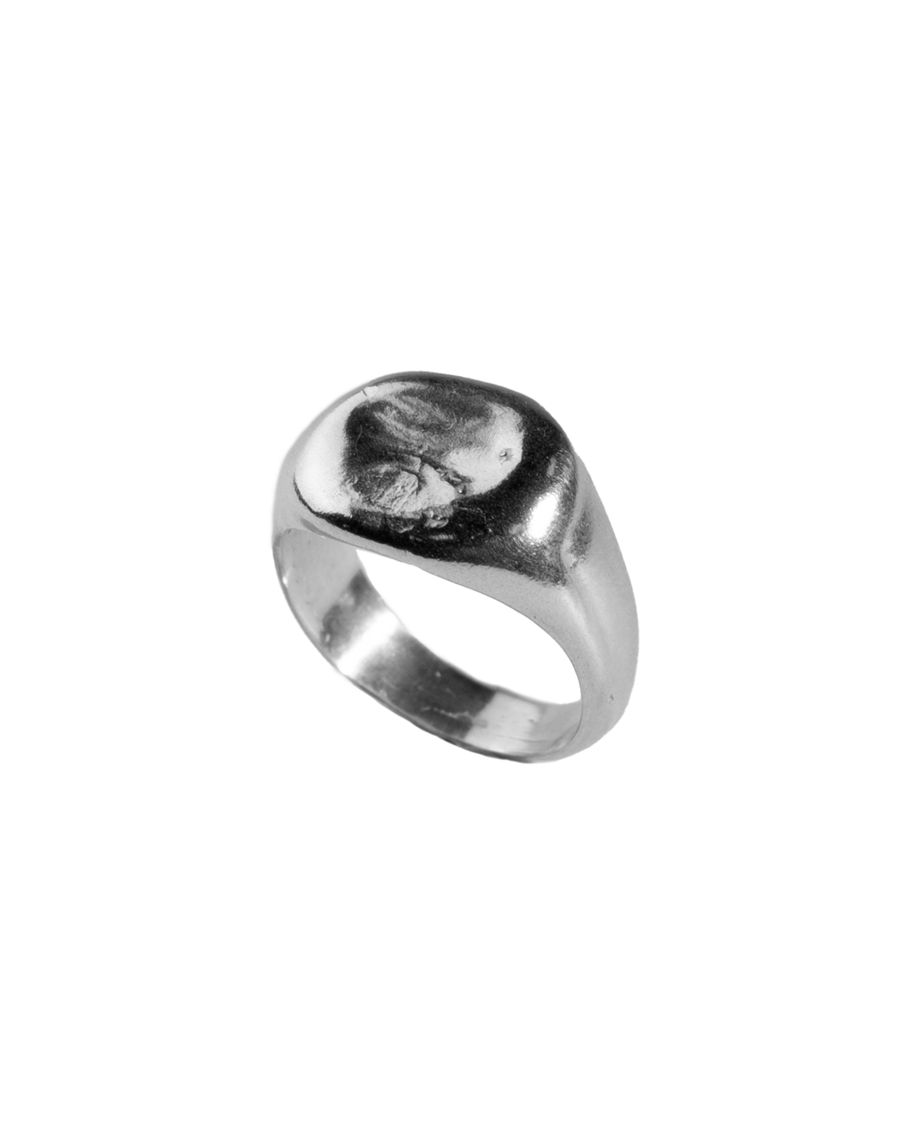 Anillo sello Melted Signet O, hecho a mano con plata de ley en Valencia