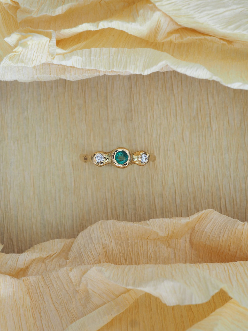 Anillo de compromiso de oro hecho a mano en nuestro taller de Valencia