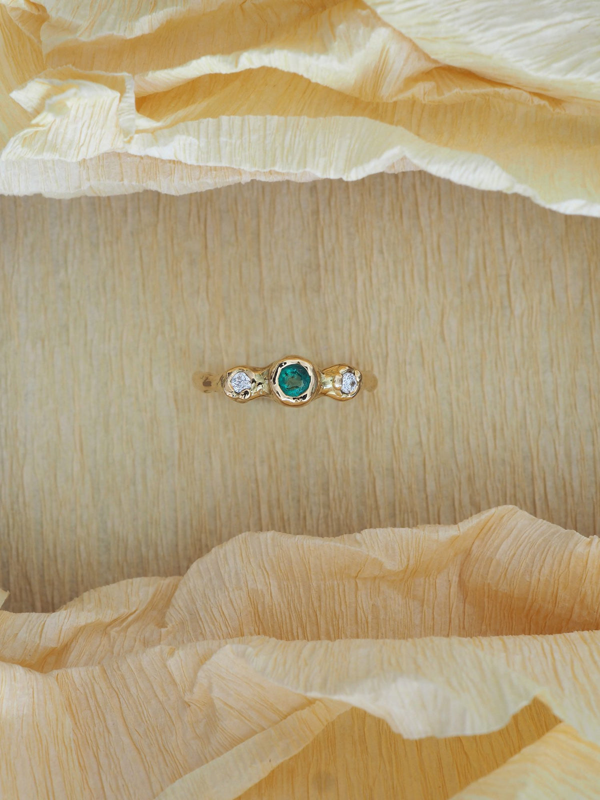 Anillo de compromiso de oro hecho a mano en nuestro taller de Valencia