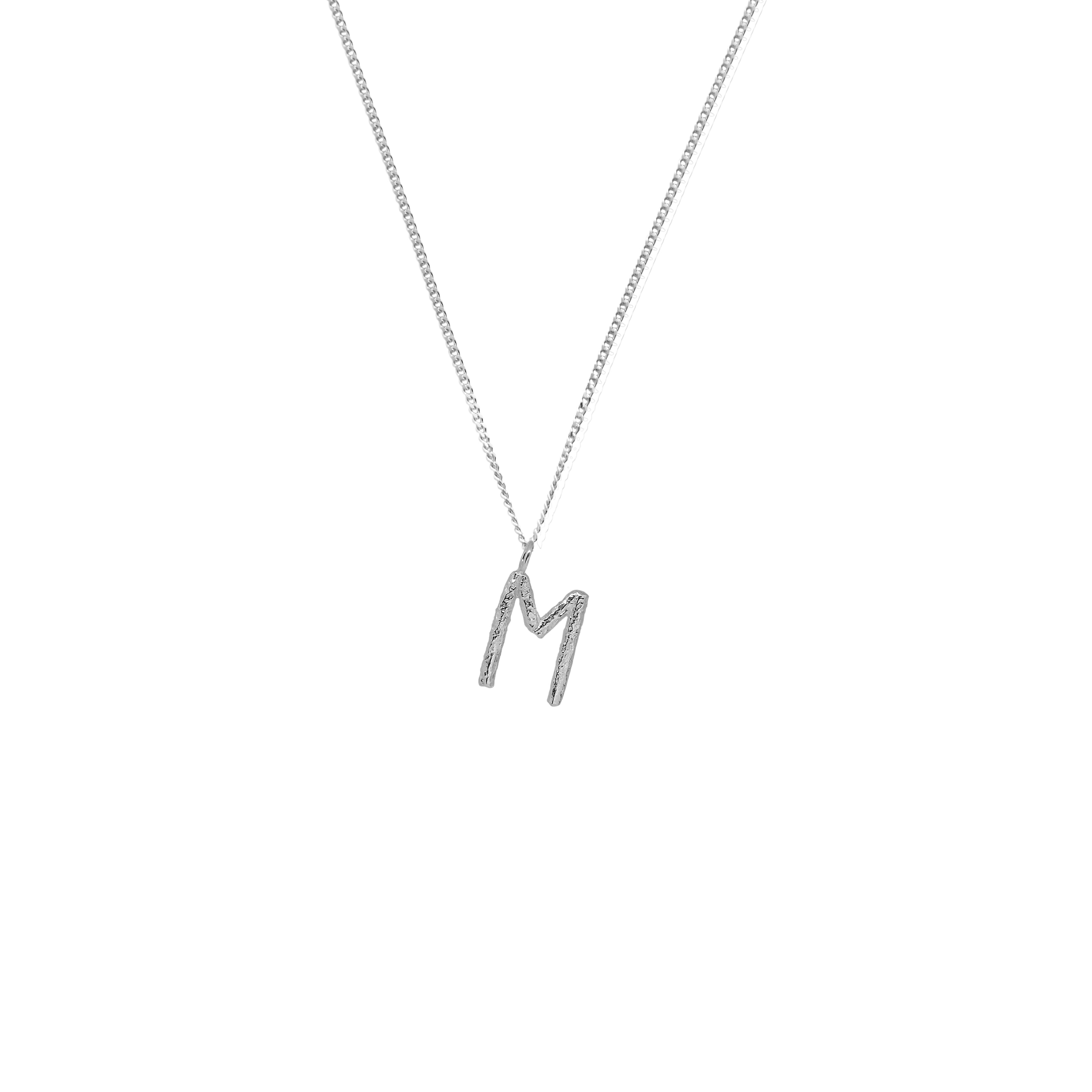 Collar con iniciales Las Letras, hecho con plata de ley a mano en Valencia