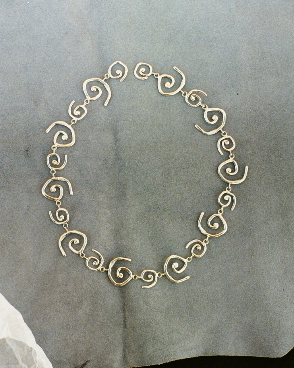 Collar de plata Vórtice, hecho a mano en València