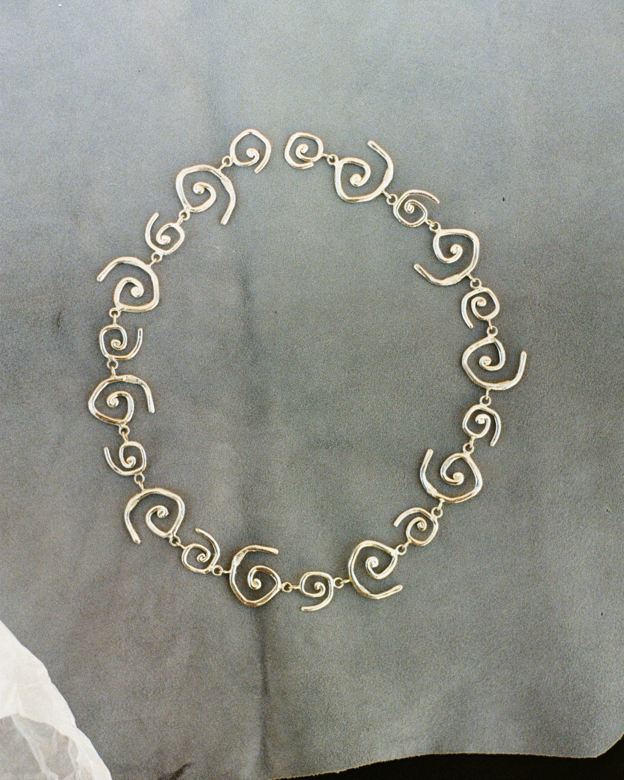 Collar de plata Vórtice, hecho a mano en València