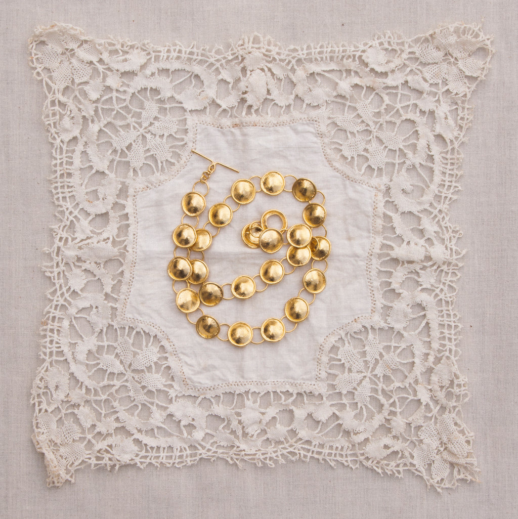 Collar dorado Adara, hecho a mano en Valencia