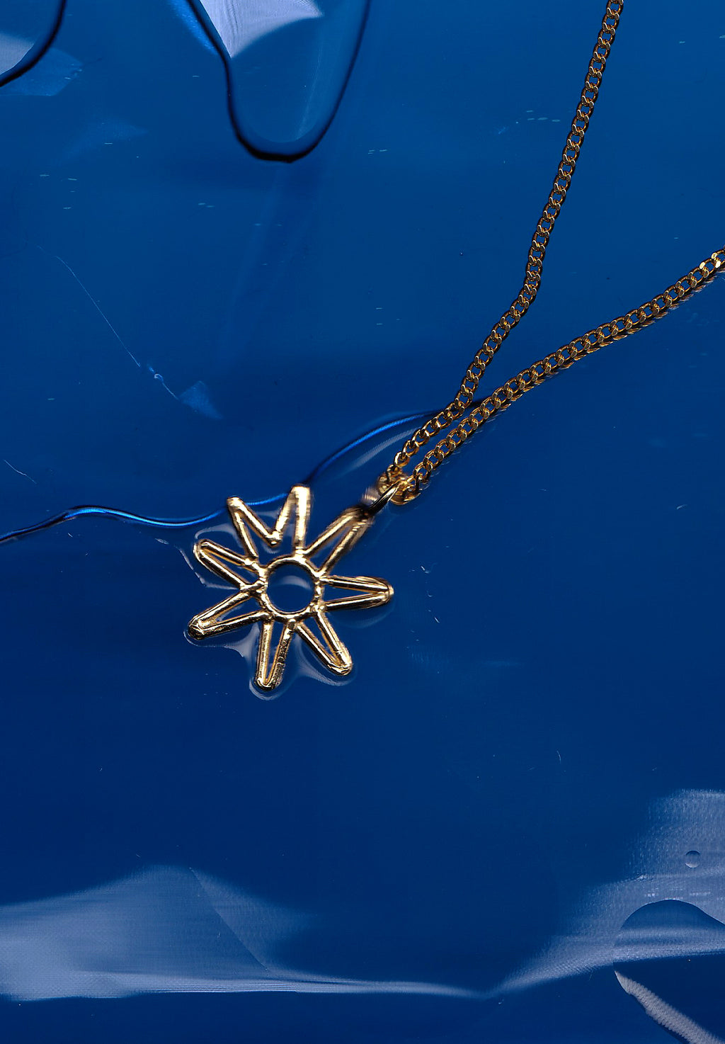 Collar dorado Azu, hecho a mano en Valencia
