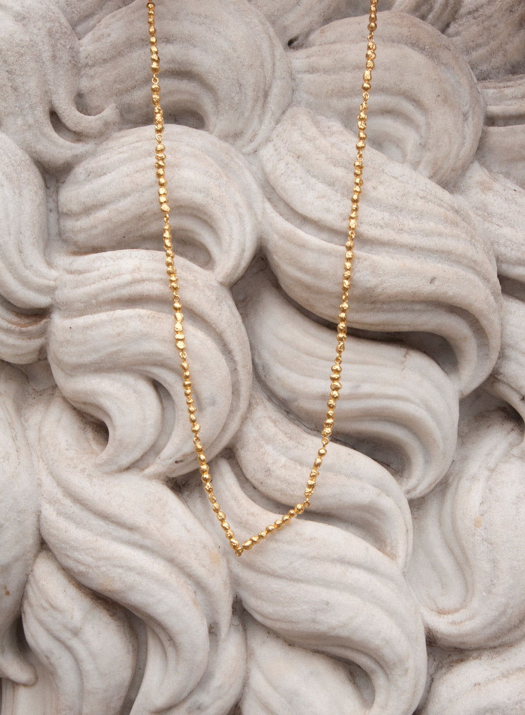 Collar dorado Helena, hecho a mano en Valencia