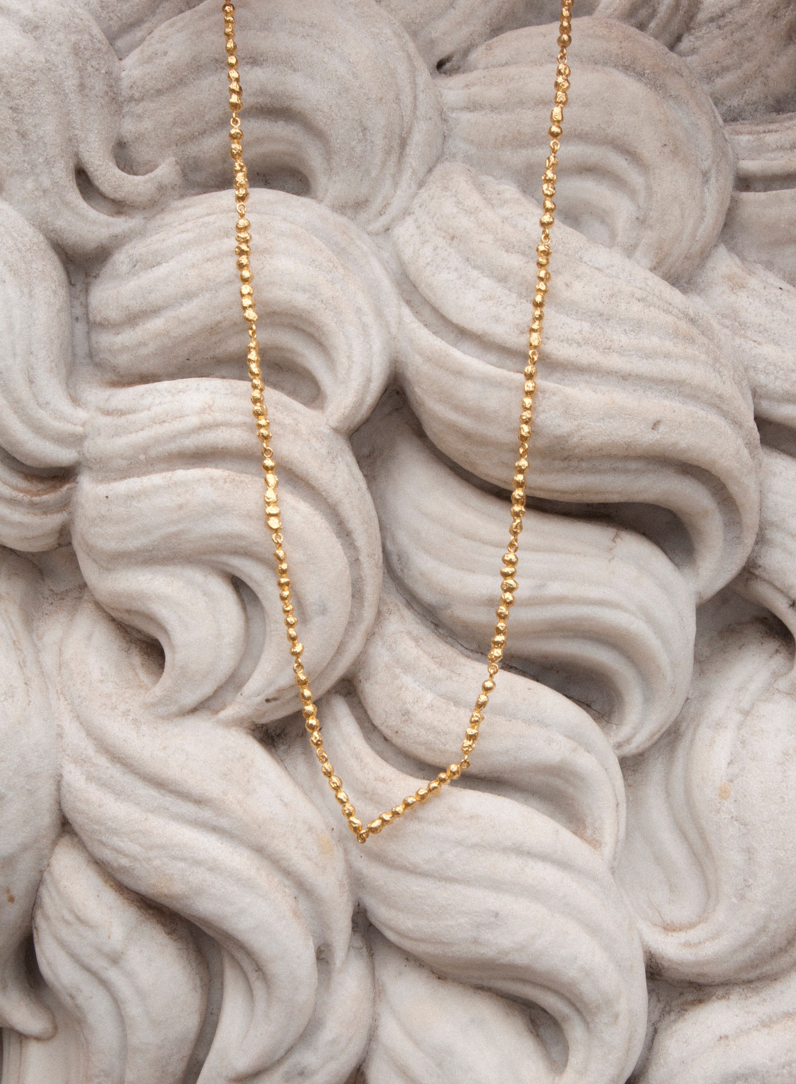 Collar dorado Helena, hecho a mano en Valencia