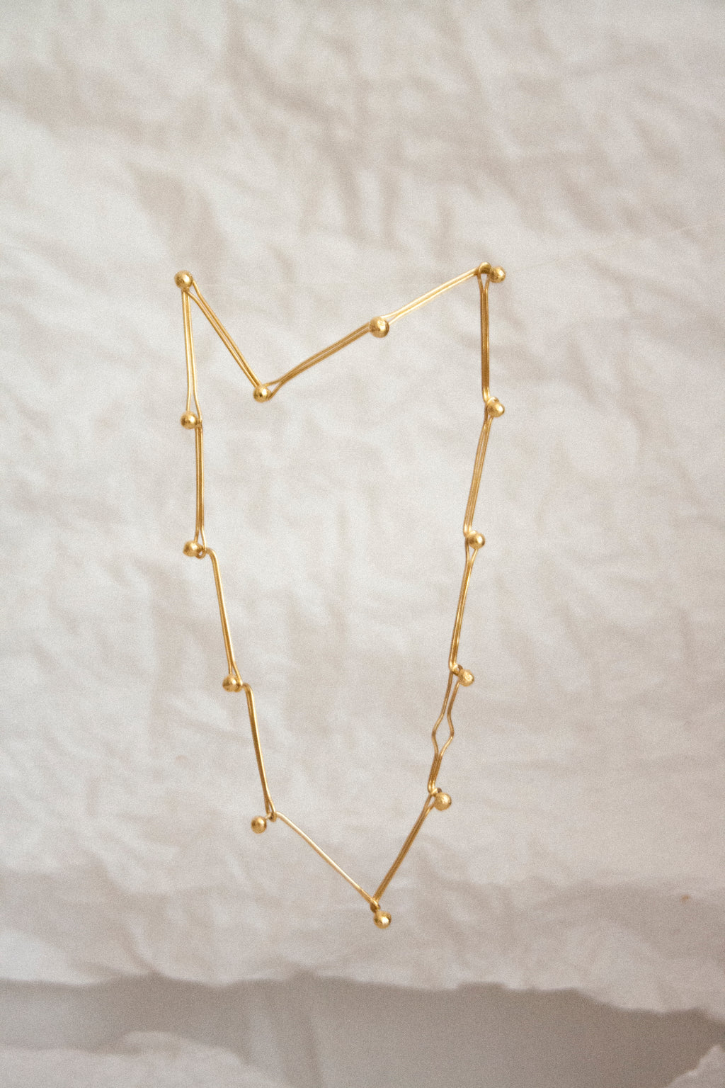 Collar dorado Meteoritos, hecho a mano en Valencia