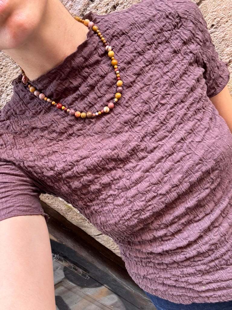 Collar veraniego con piedras naturales, hecho a mano en Valencia