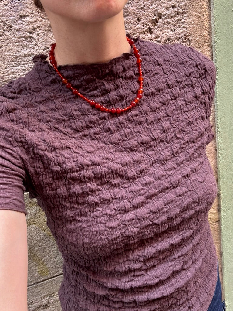 Collar veraniego con piedras naturales, hecho a mano en Valencia