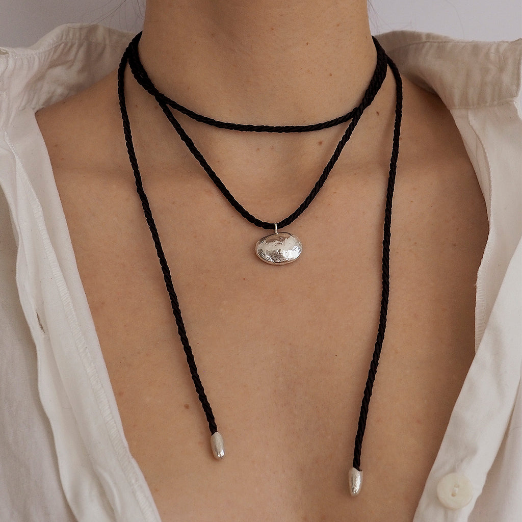 Collar de plata de ley Pedra, hecho a mano en Valencia